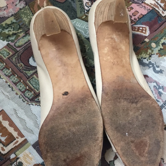 Evan Picone Cream White Kitten Heel Leather & Wood - Picture 4 of 5